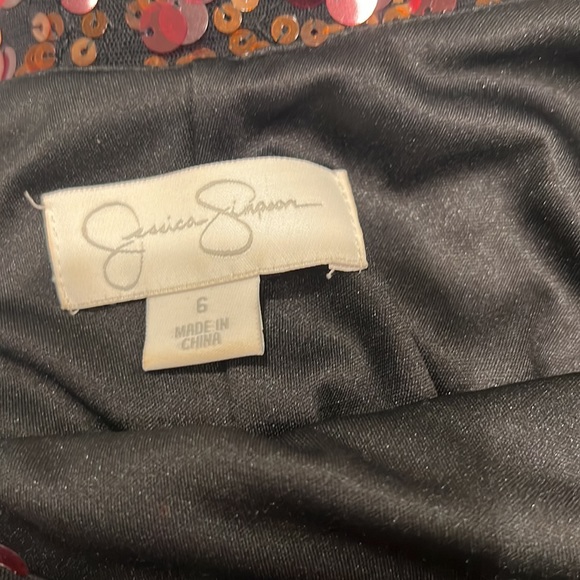 A beautiful dress color wine size 6 excellent condition - Picture 3 of 4